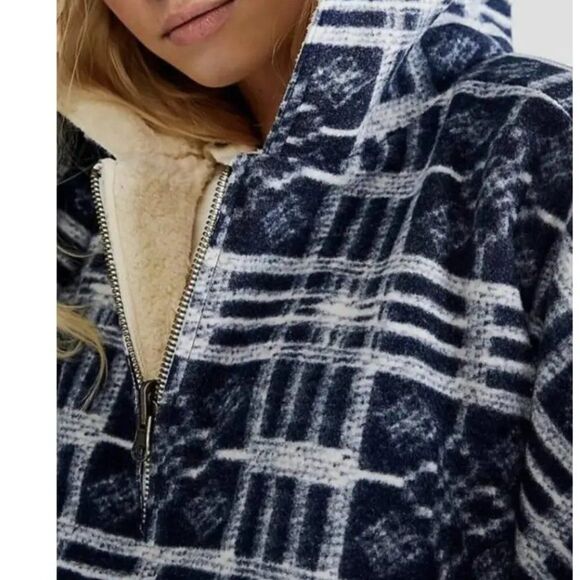 Free People Miss You Hooded Faux Fur Winter Poncho Oversized Batwing Sleeves - Picture 12 of 12